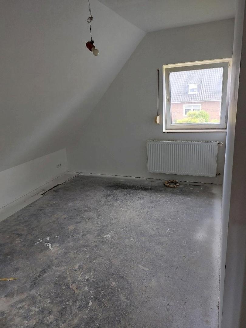 Zimmer OG links zur Straße