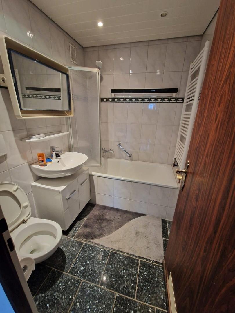 Badezimmer mit Badewanne