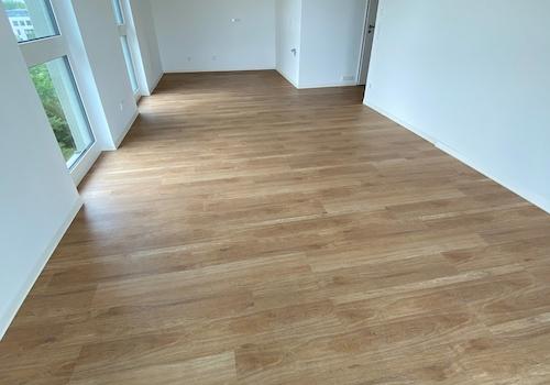 Wohnzimmer mit offenem Küchenbereich - Raum 1