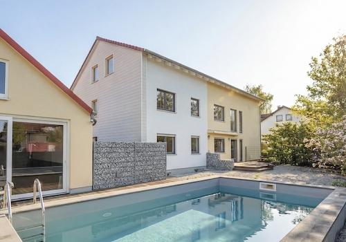 Haus-Garage-Pool