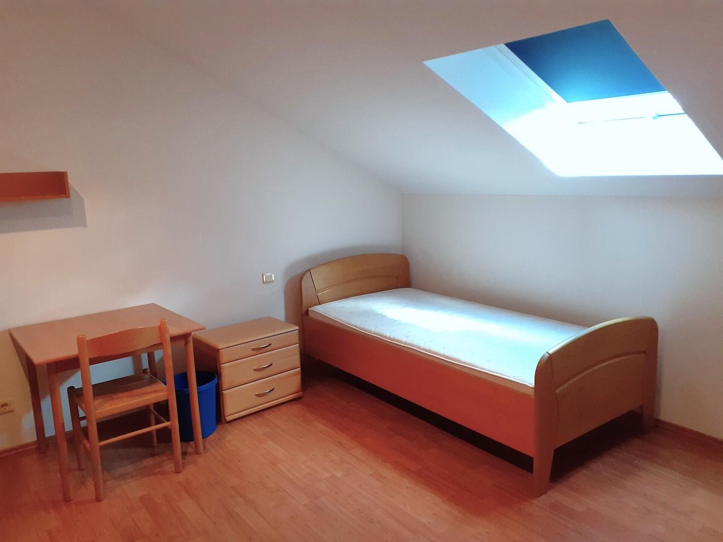 Bsp. Zimmer Dachgeschoss Ansicht 1