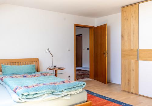 Wohnen mit Charme unter dem Dach – 4-Zimmer-Wohnung mit Westbalkon