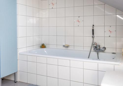 Wohnen mit Charme unter dem Dach – 4-Zimmer-Wohnung mit Westbalkon