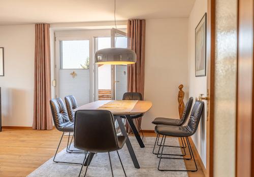 Wohnen mit Charme unter dem Dach – 4-Zimmer-Wohnung mit Westbalkon