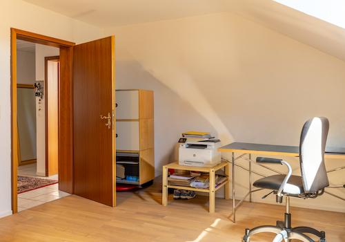 Wohnen mit Charme unter dem Dach – 4-Zimmer-Wohnung mit Westbalkon