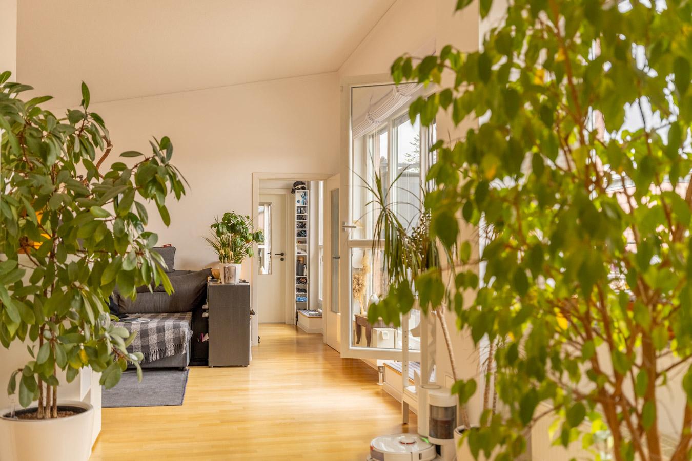 Sonne, Ruhe, Zuhause - Stilvolle Dachgeschosswohnung mit großer Südterrasse