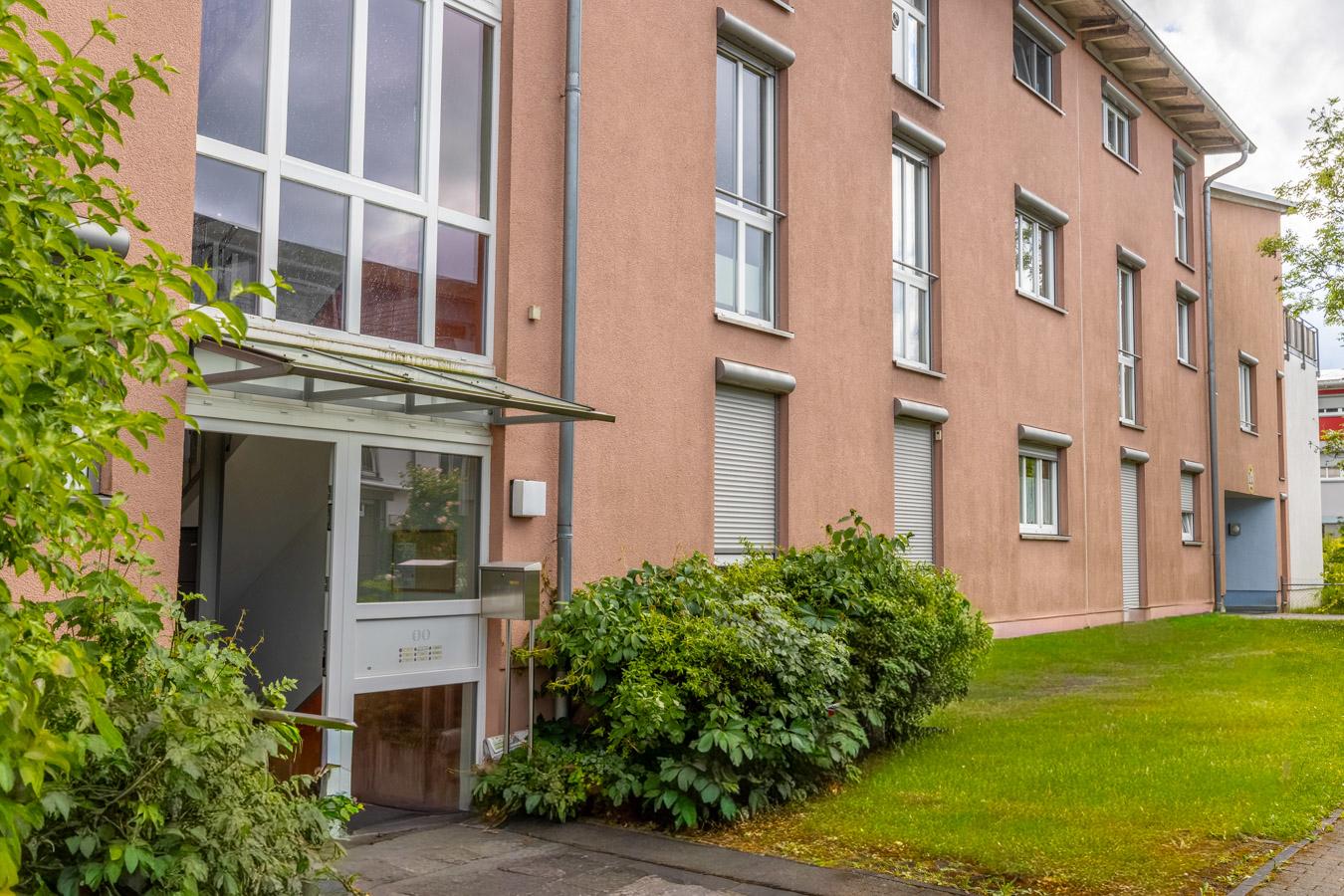 Sonne, Ruhe, Zuhause - Stilvolle Dachgeschosswohnung mit großer Südterrasse