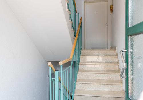 Familienfreundliche Maisonette mit Südbalkon & ausgebautem Dachspitz – sofort bezugsfrei