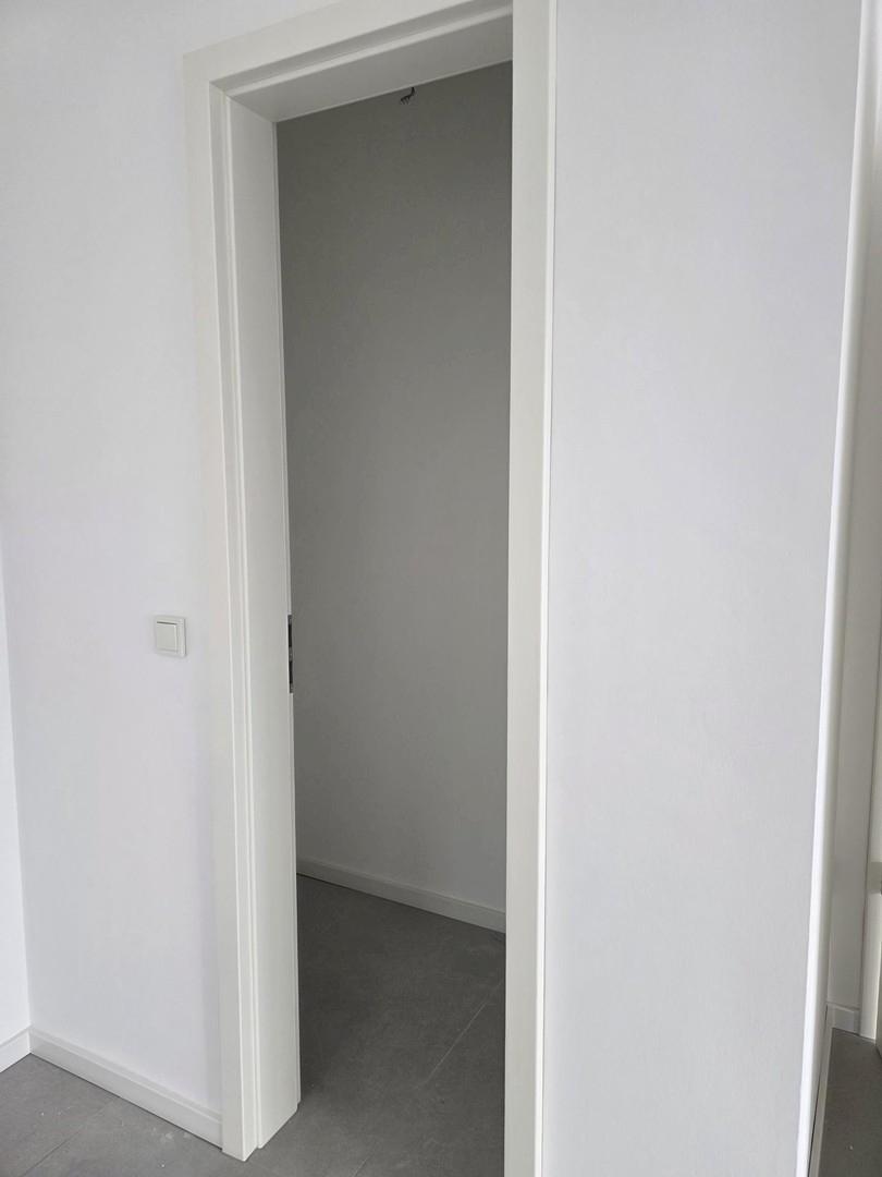 Vorratsraum neben Küche