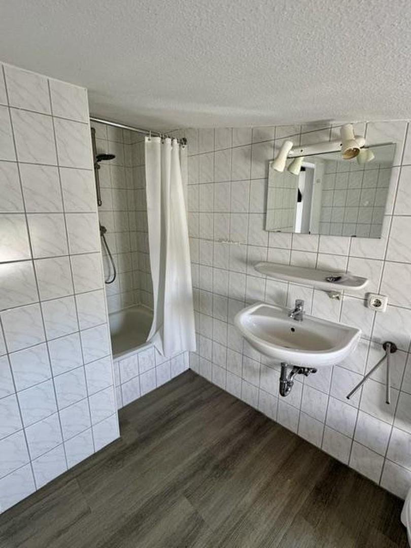 App. 4 Badezimmer