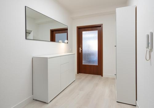 Heller Flur mit viel Platz