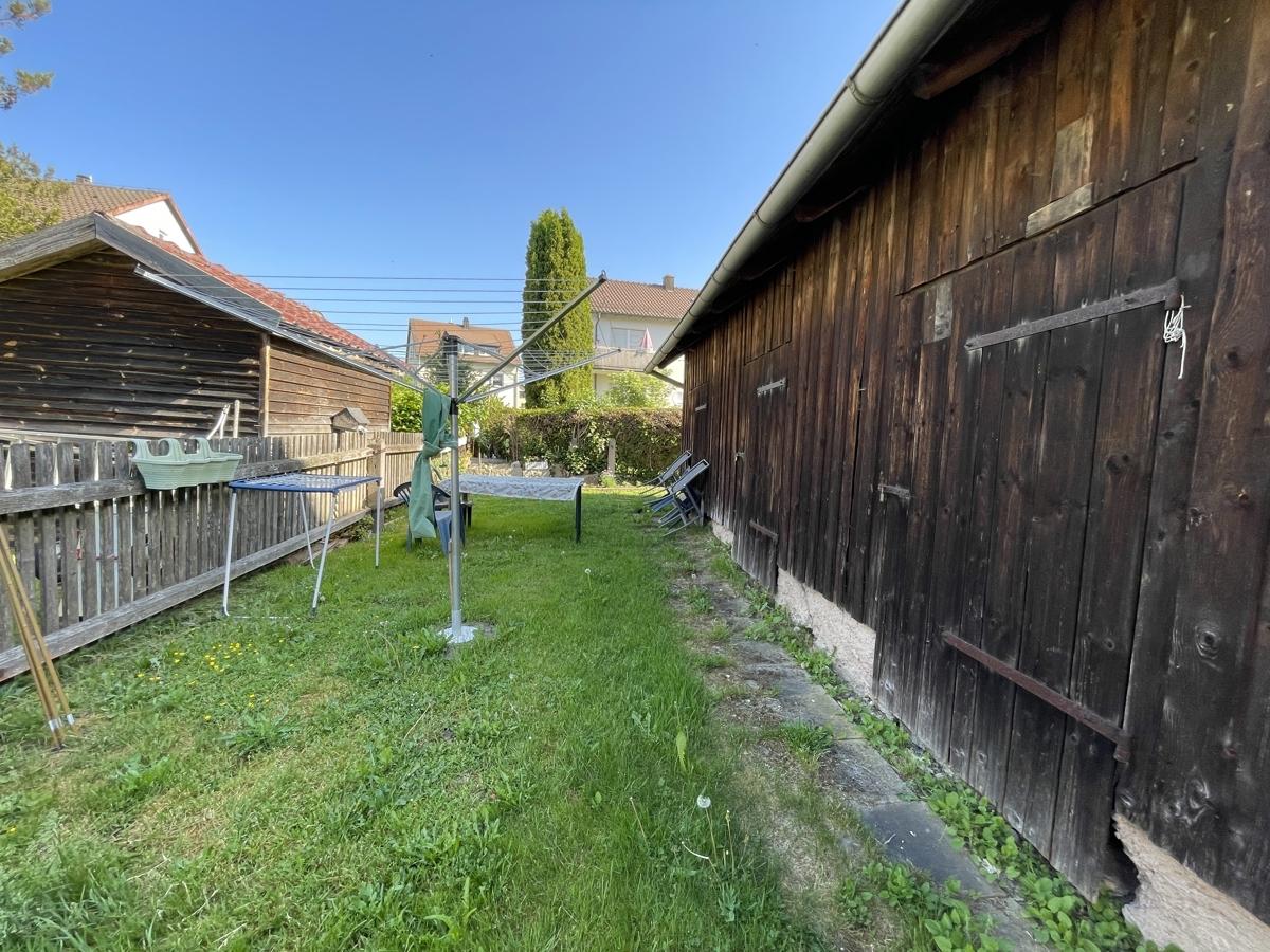 Nutzfläche neben dem Schuppen