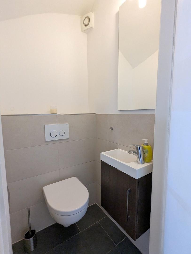 separates WC