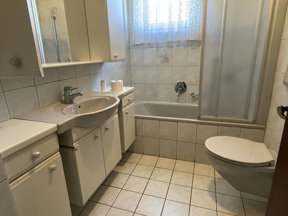 Bad mit Badewanne