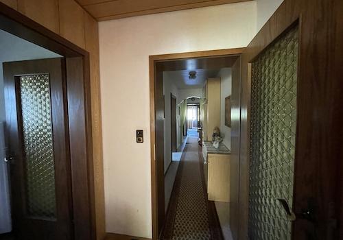 Flur mit Blick zum Eingang der Wohnung