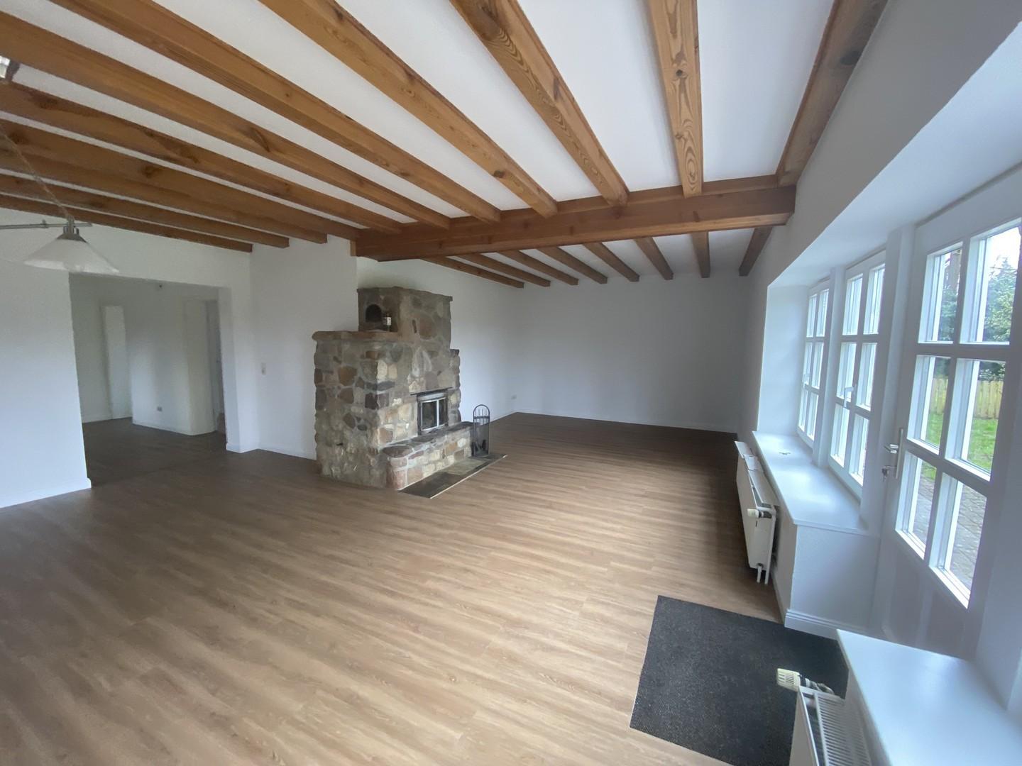 Wohnzimmer (mit Terrassentür)