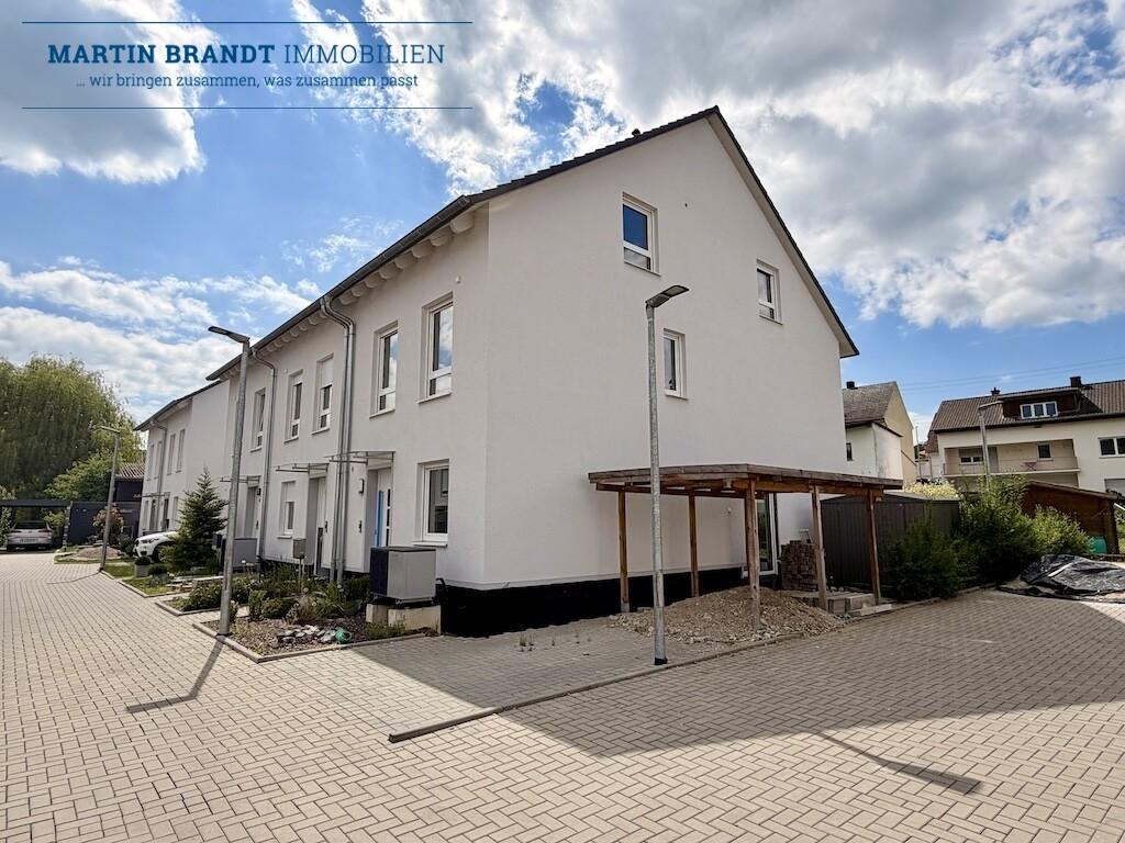 Ansicht mit Carport