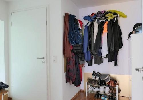 Treppenhaus und Garderobe am Flur