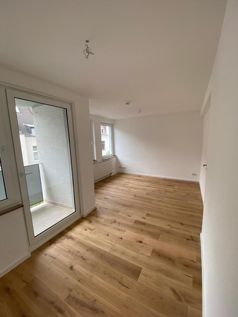 Wohnzimmer mit Balkon