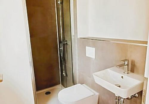 Gäste WC mit Dusche 