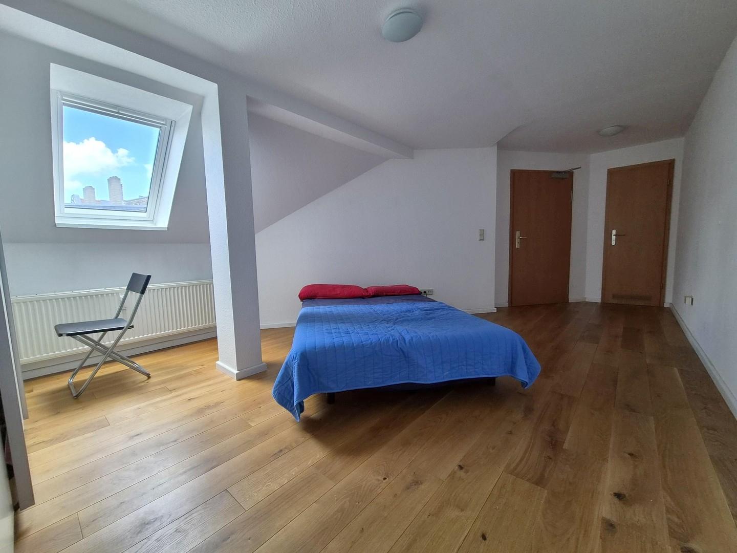 Schlafzimmer 2 / Zugang Treppe