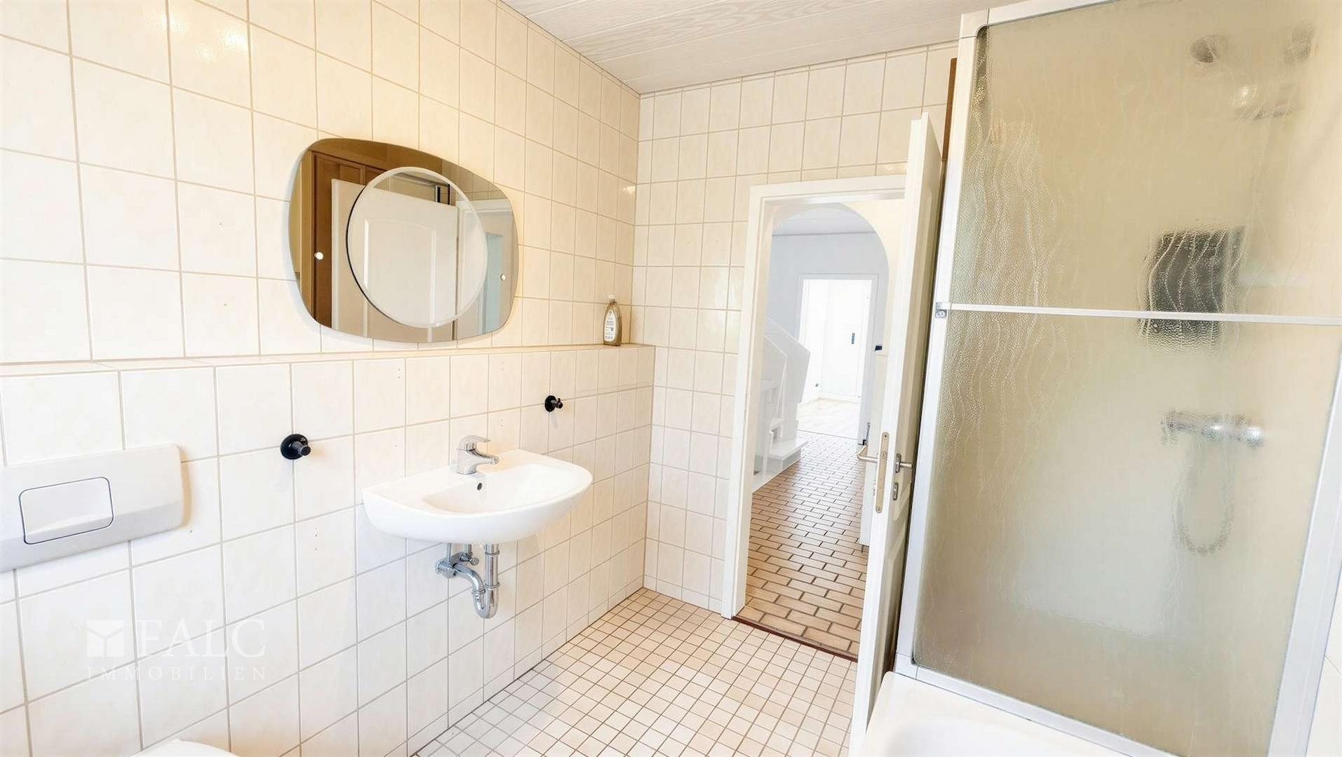 Badezimmer Ergeschoss