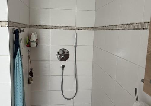Dusche im Bad