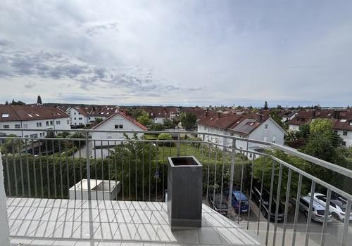 Balkon Breite ca. 1,7m)