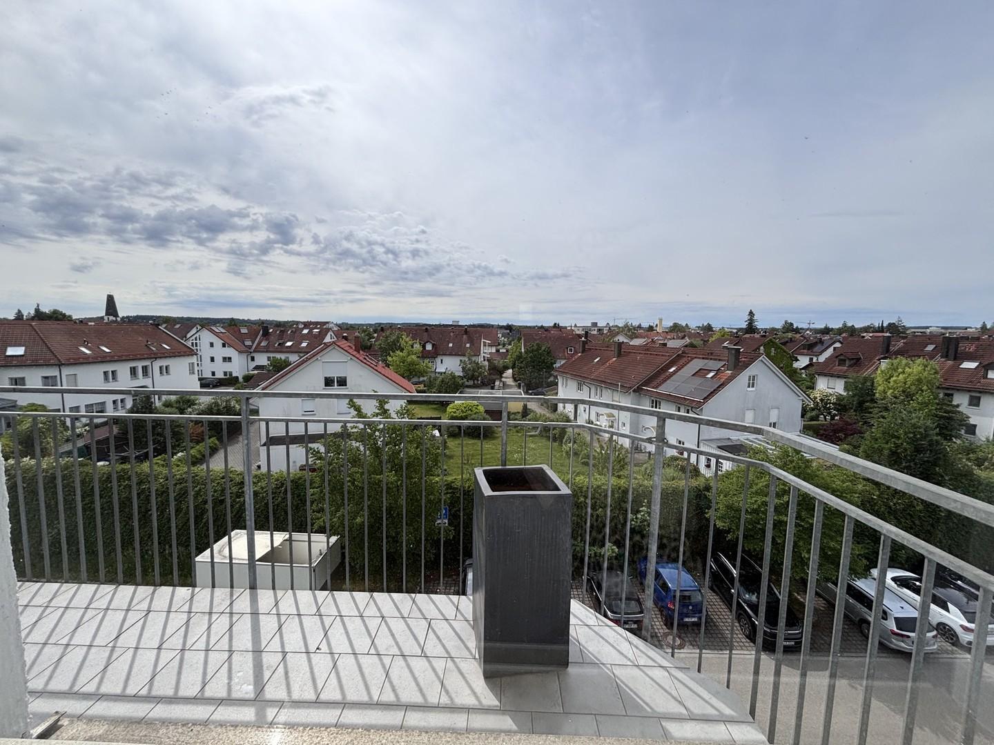 Balkon Breite ca. 1,7m)