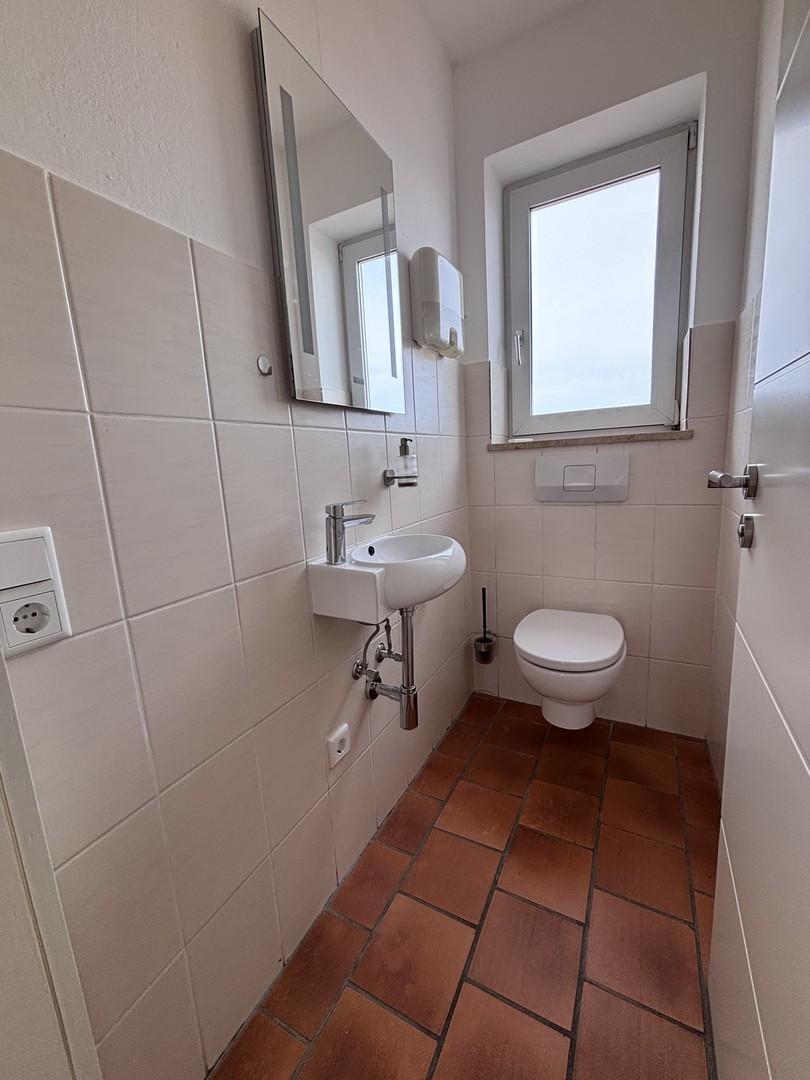 extra Toilette m.Fenster)