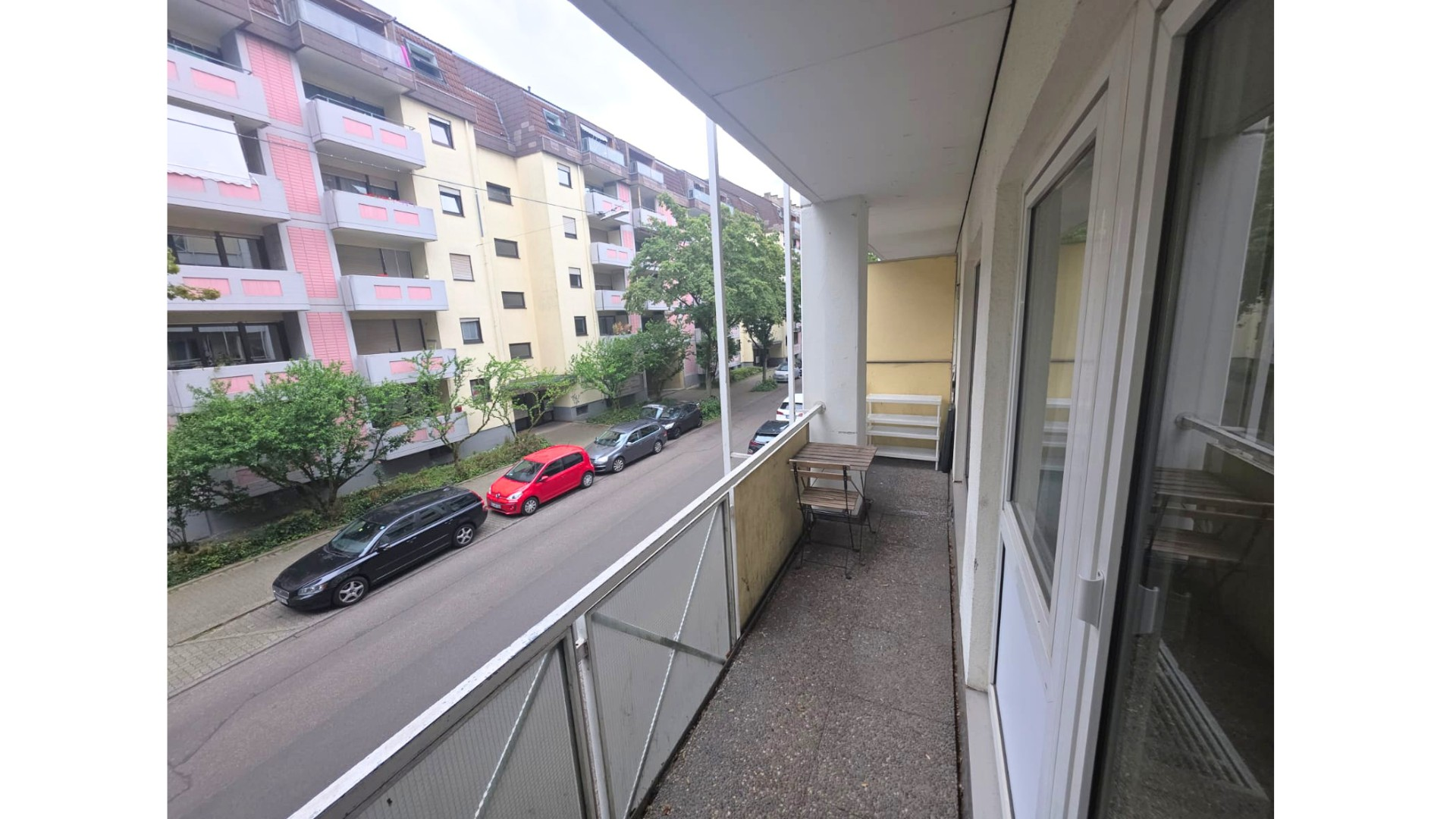 Balkon: Zimmer links