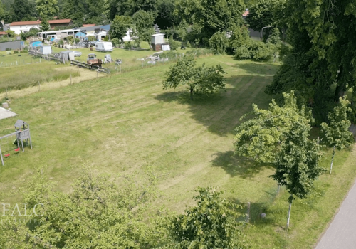 Grundstück mit Garten