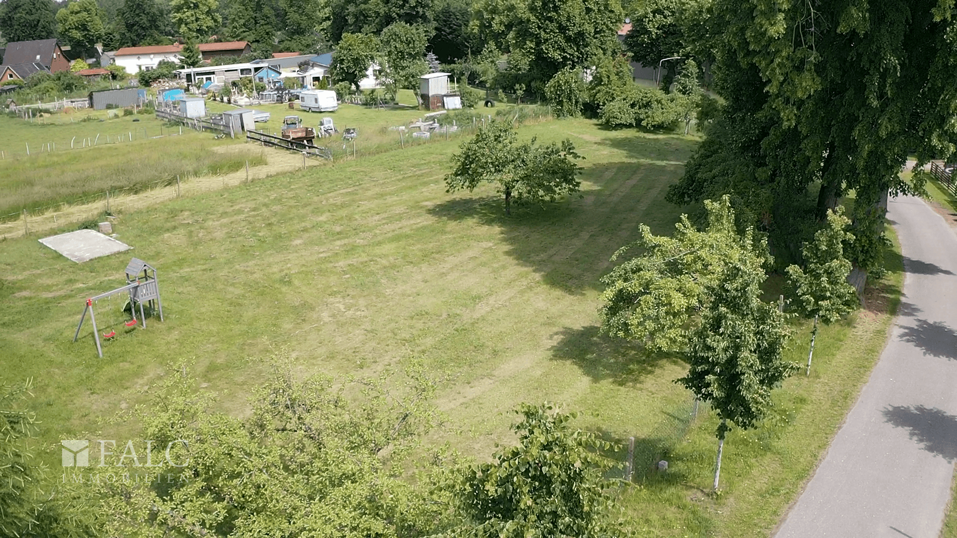 Grundstück mit Garten