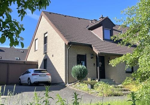 Hauszugang mit Garage