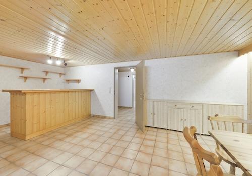 Schöner Kellerraum mit Fenster + Heizkörper + Wasseranschluss