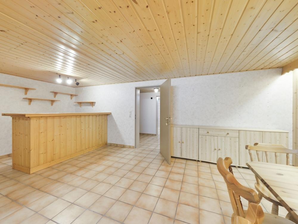 Schöner Kellerraum mit Fenster + Heizkörper + Wasseranschluss