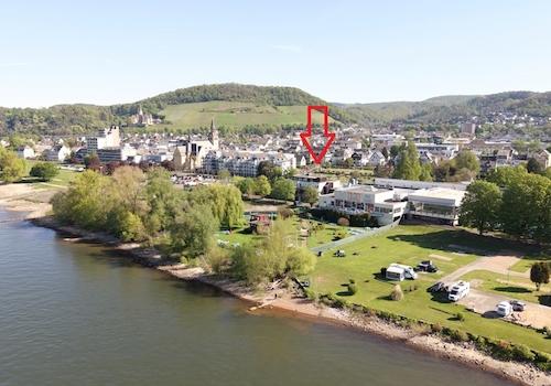 Blick zur Hotelanlage & Therme
