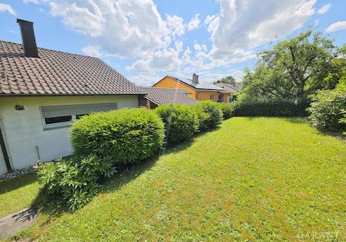 Rückseite Haus Garten oben