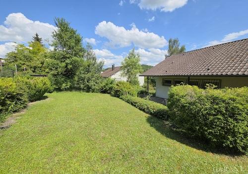 Rückseite Haus Garten oben links