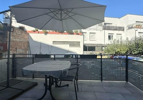 1. Terrasse (EG)