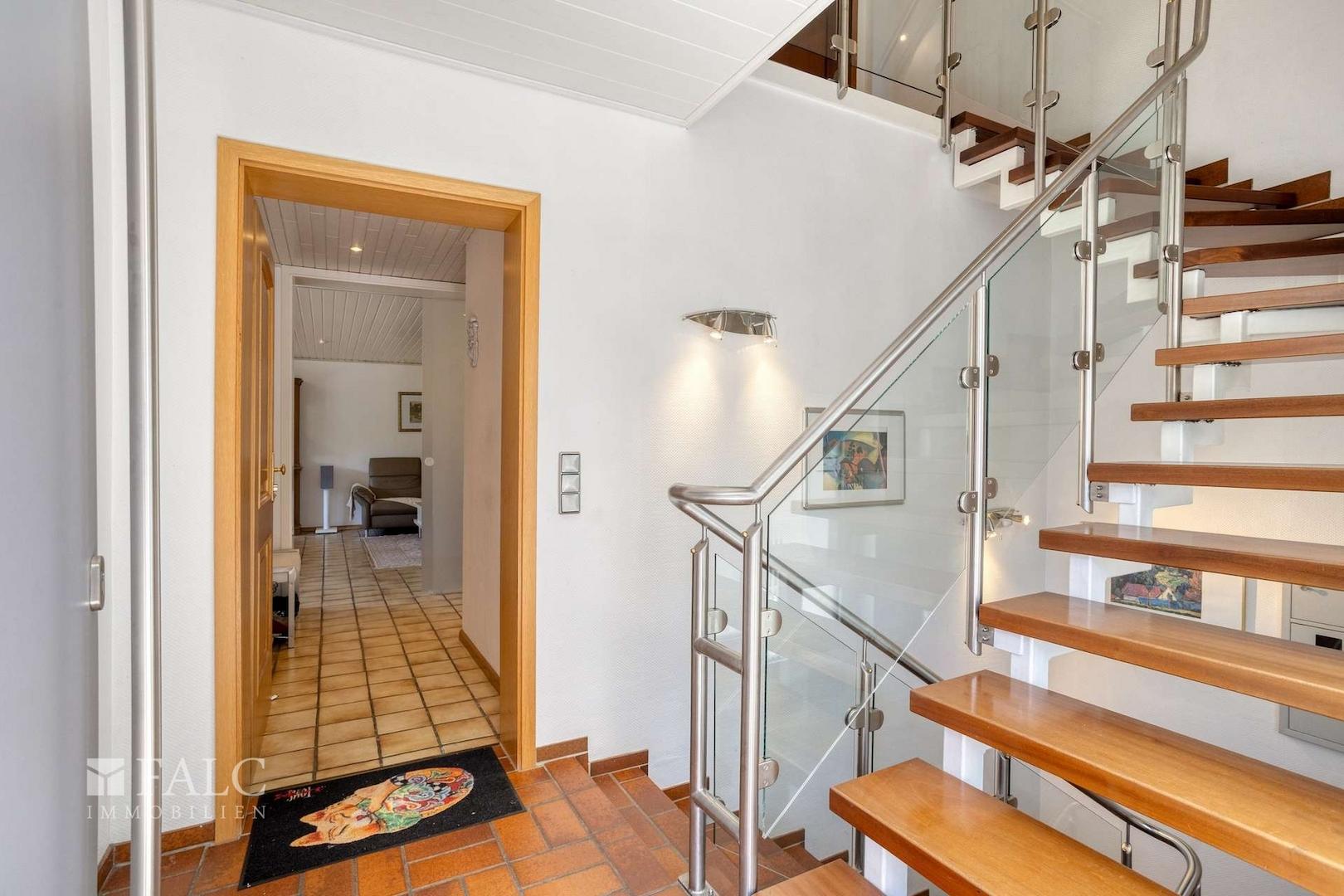 Treppenhaus und WE EG