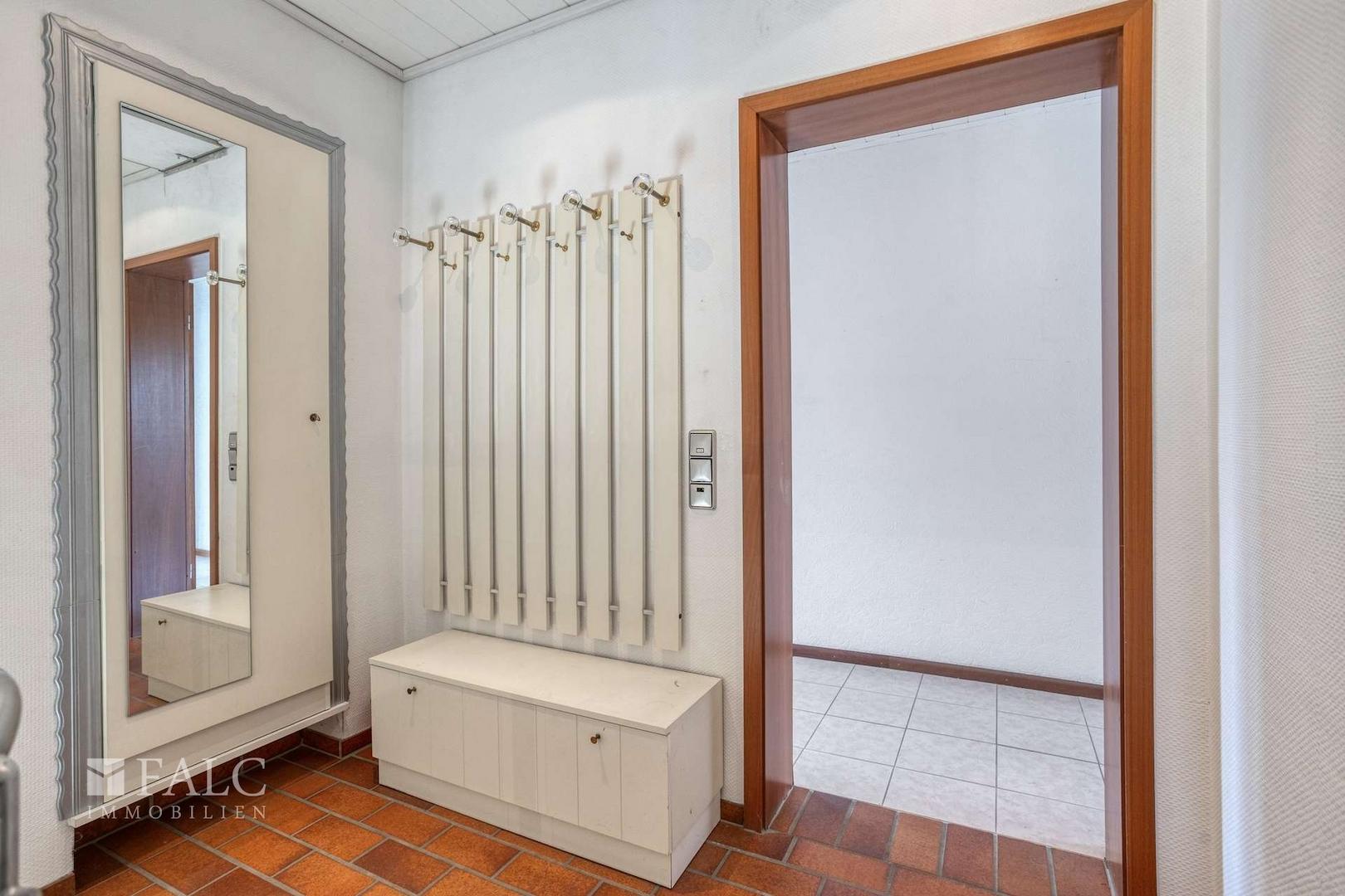 Garderobe im Treppenhaus OG