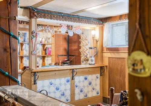 Bar im Partyraum UG