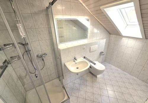 modernes Badezimmer