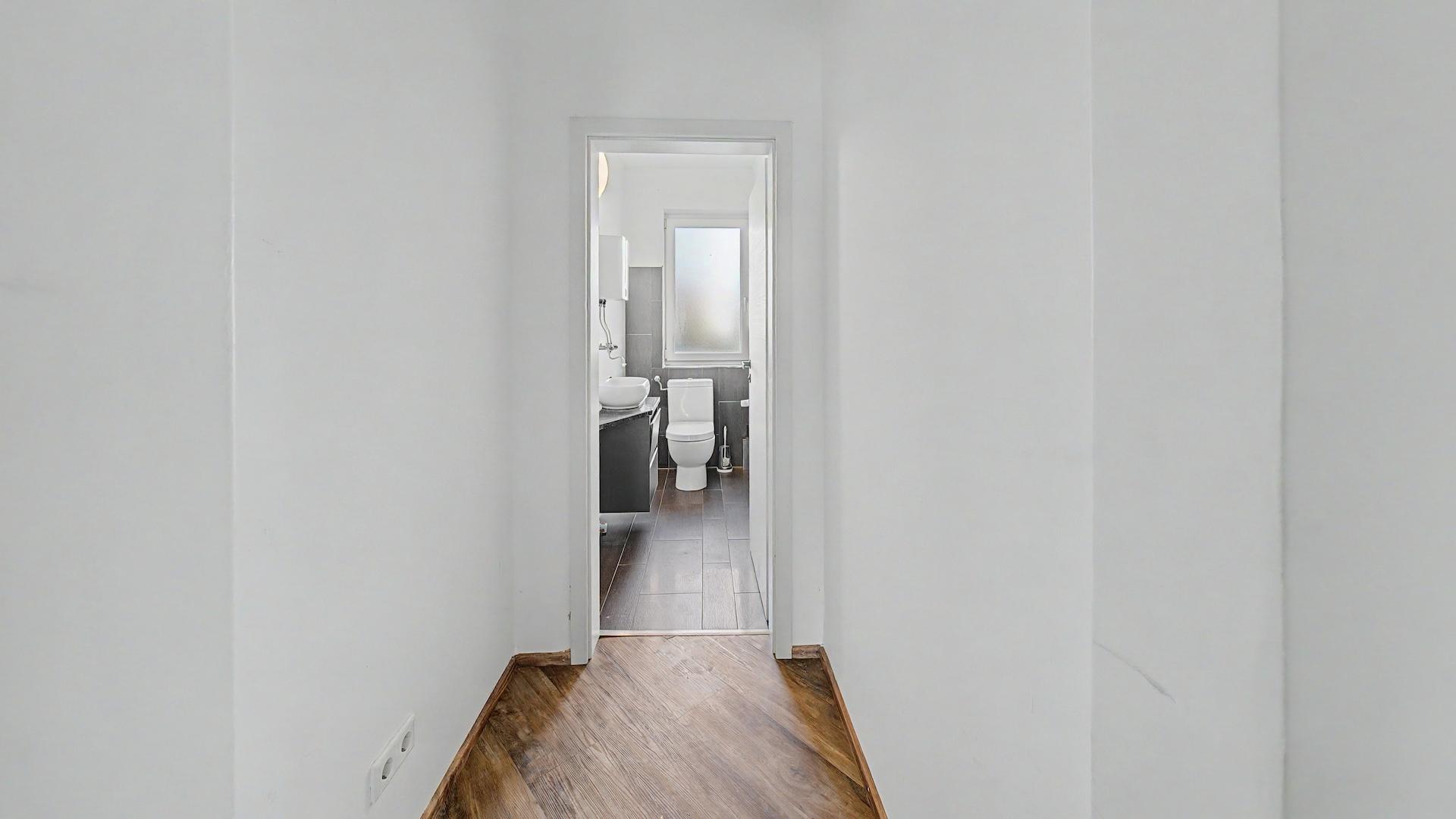 Toilette Gewerbeeinheit EG