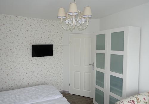 Schlafzimmer mit TV-Anschluss