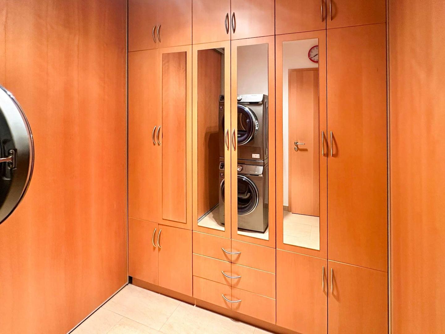 Maßangefertigter Schrank im HWR