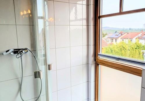 Kleines Bad im OG (en suite)