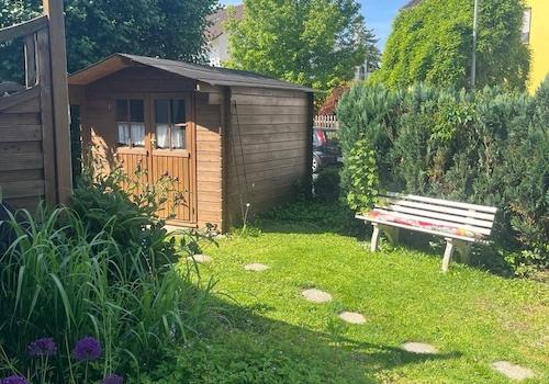 Haus B Gepflegte Gartenidylle