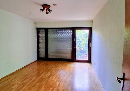Schlafzimmer m.Terrassentüre